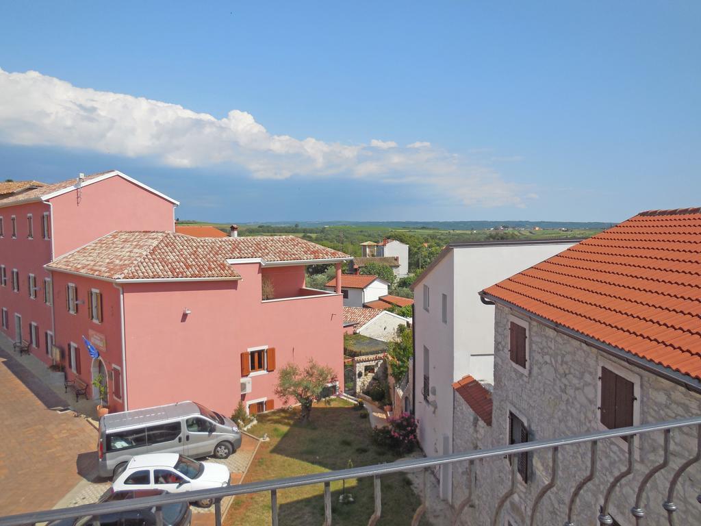 Stone House Apartments Brtonigla Extérieur photo